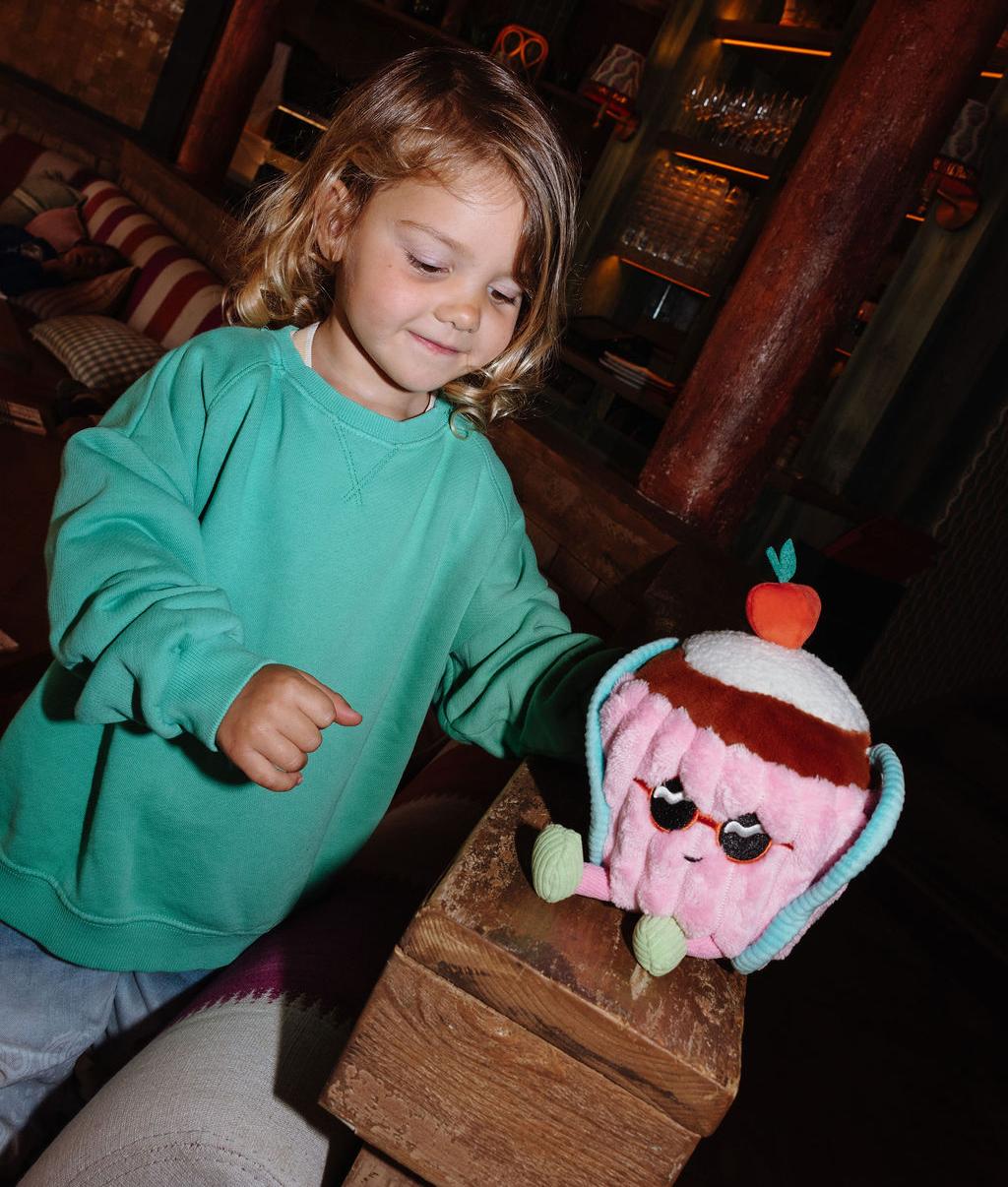 Peluche Cherry Cake - Image 4