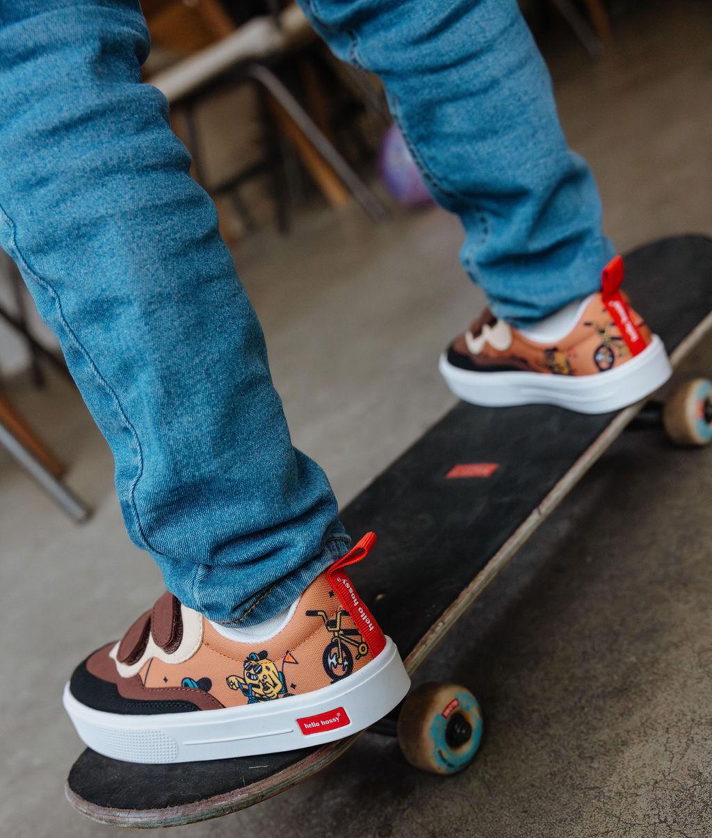 Sneakers Mascots Ride - Image 10